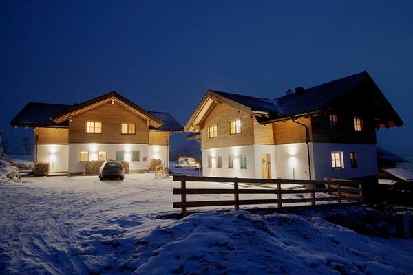 TAUERN LODGES im Winter direkt an der Piste